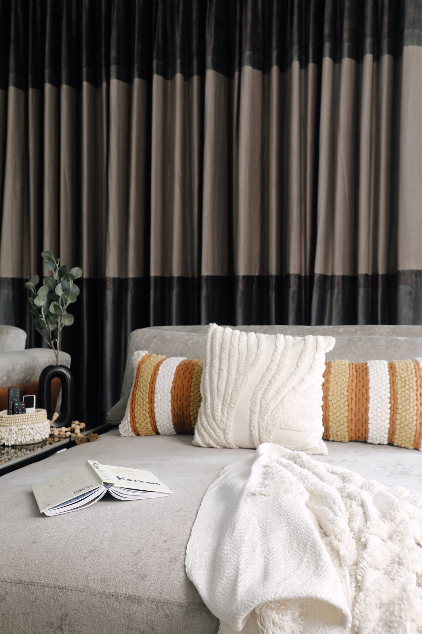 Moanna Leaves Tufted Cushion